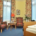 Отель Am Kurpark 4*